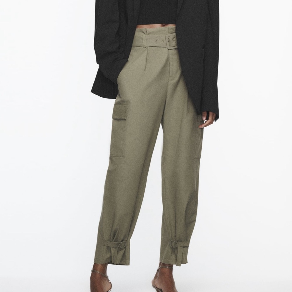 High waisted pants with front pleats and self belt. Front pockets